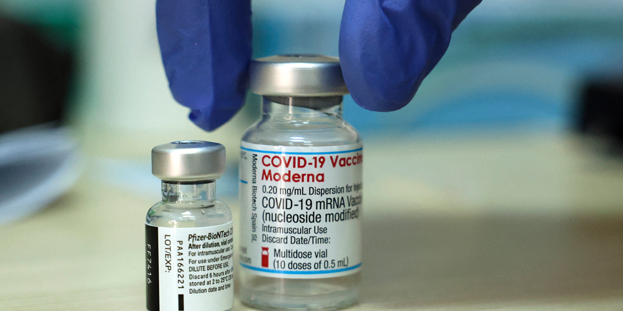 Covid-19: les vaccins existants seront moins efficaces contre Omicron, selon le patron de Moderna